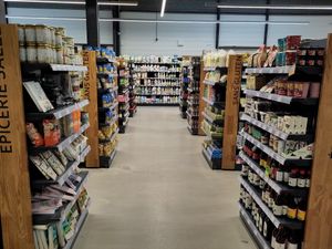 Riesiges Sortiment at Les Comptoirs de la Bio in Quiberon