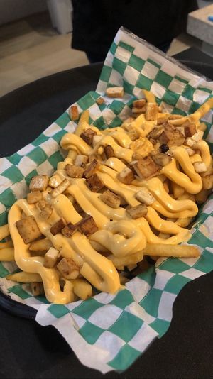 Batata com cheddar e bacon de tofu  at Green House in Praia Grande