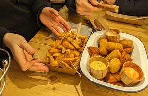Platter and fries at Last Vegas in Utrecht