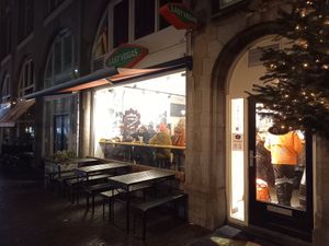 Busy place, good food at Last Vegas in Utrecht