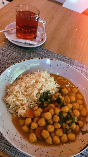 Caril de grão de bico e chá frio de morango   at naboca_vnf in Vila Nova De Famalicao