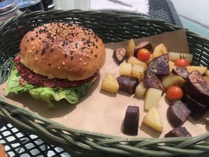 Burger at La Yaqueria in Valladolid