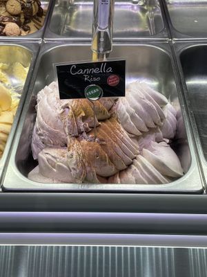 Rice milk based cinnamon gelato at Gelaaati di Marco in Barcelona