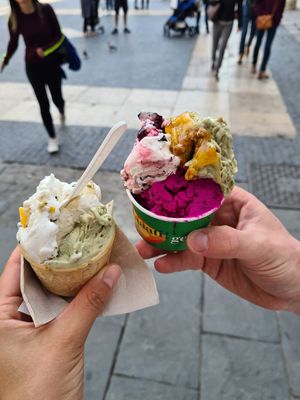 Green: Pistacchio Mix / Pink: Pink Dragonfruit / Red-White: Amarena at Gelaaati di Marco in Barcelona