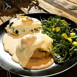 Huevos florentinos. at La Route Des Vins La Paz in Puebla