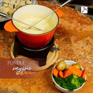 Fondue Vegano
Acompañado de guarnición de verduras y baguette at La Route Des Vins La Paz in Puebla