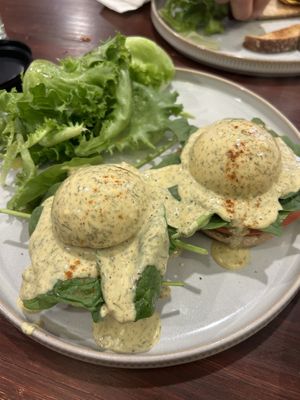 Eggs florentine benedict at Apothica Cafe in Cumberland