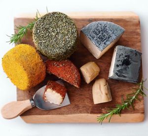 Essa é a tábua queijos veganos dos sonhos!!!  at Very Grude in Ribeirao Preto