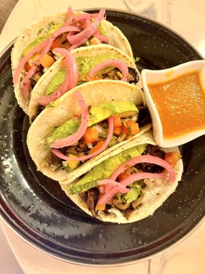 Tacos veggi de champiñones sazonados, aguacate y salsa bandera  🌮 at Casa Garmendia in Hermosillo
