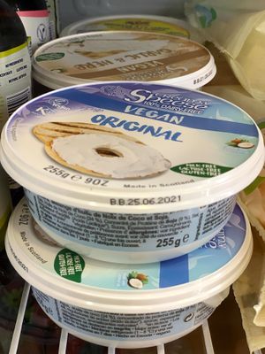 Quesos crema vegetales at Canary Fruit Factory in Tenerife