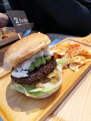 Teriyaki avocado burger at 2foods - Shibuya Loft in Tokyo