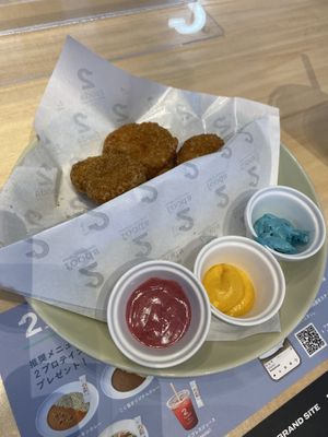 Nuggets and dipping sauces - pink is the yummiest  at 2foods - Shibuya Loft in Tokyo