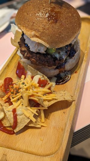 🍔 Teriyaki Avocado Burger (1300¥ | 8.6$) at 2foods - Shibuya Loft in Tokyo