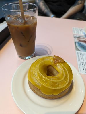 Lemon donut and coffee at 2foods - Shibuya Loft in Tokyo