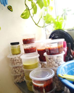 Preparando ebtregas at Kuju - Comida Vegana in San Luis Potosi