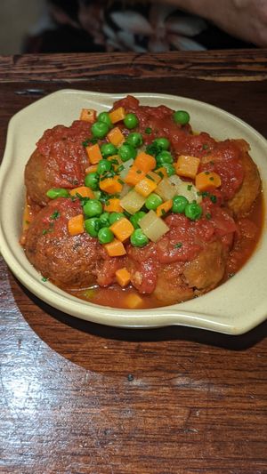 Mandonguilles a la jardinera at PÖTSTOT in Barcelona