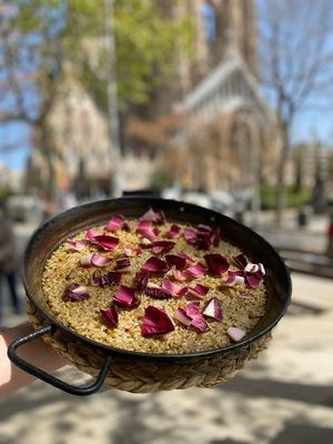 Paellas veganas a los pies de la Sagrada Familia at PÖTSTOT in Barcelona