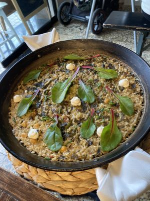 paella with seagrass  at PÖTSTOT in Barcelona
