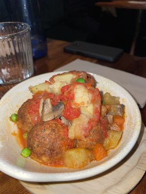 Mandonguilles a la jardinera  at PÖTSTOT in Barcelona