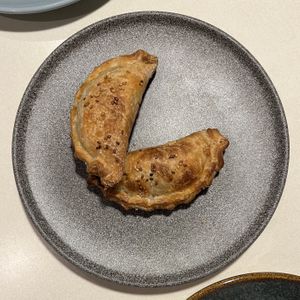 Empanadillas de algas y espárragos  at PÖTSTOT in Barcelona