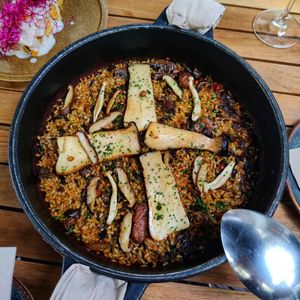 Seasonal mushroom paella at PÖTSTOT in Barcelona