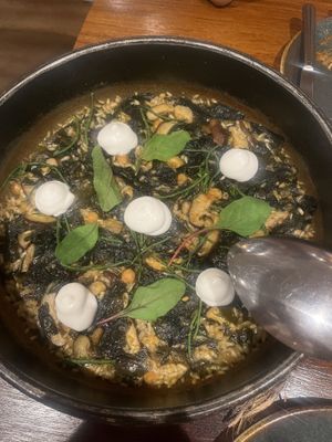 paella mar y montaña  at PÖTSTOT in Barcelona