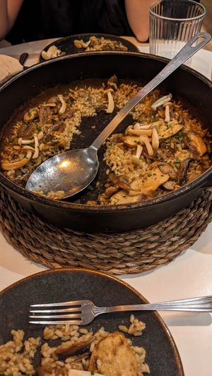 Mushroom paella at PÖTSTOT in Barcelona