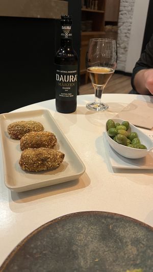 Croquettes (it comes with 4) and the best olives #Veganuary at PÖTSTOT in Barcelona