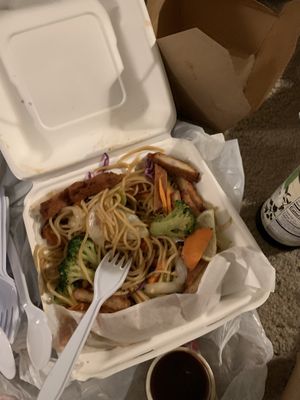 Chow mein with chickN at Thai Vegan in Albuquerque