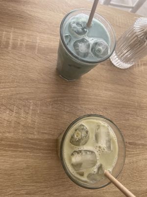 Drinks  at Yogamour in Paris