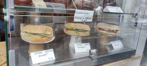 Vegan Bagel at Yogamour in Paris