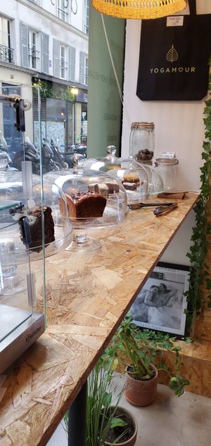 Patisseries veganes at Yogamour in Paris