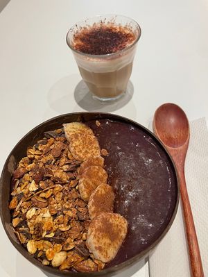 Açai bowl with granola and a cappuccino   at Yogamour in Paris