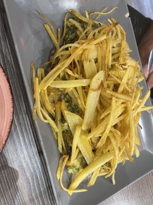 Hausgemachte Pommes mit Spinat , Gemüse und Seiten   at Lavanta in Hannover