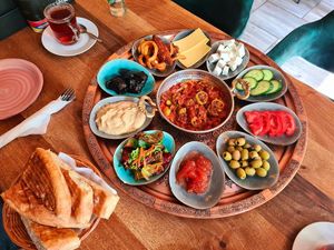 Vegan "Serpme" (big breakfast) for 2 persons at Lavanta in Hannover