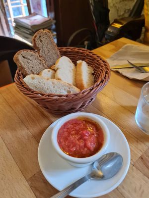 Bread with tomatoes sauce at Aromas in Mallorca