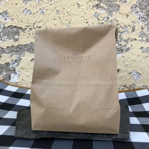 Foglie d'olivo agli spinaci at Herbivore Plant Based & Fermented Food in Reus