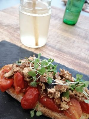 Tosta de tofu fermentado y tomates cherry. at Herbivore Plant Based & Fermented Food in Reus