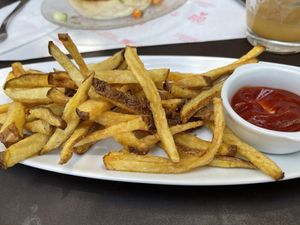 Patatas fritas  at La Golosa Vegan Vurger in Barcelona
