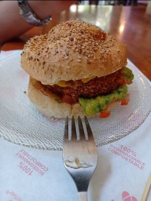 Mumbai burguer at La Golosa Vegan Vurger in Barcelona