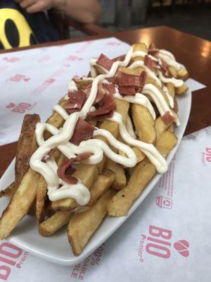 Bacon cheddar vegan chips at La Golosa Vegan Vurger in Barcelona
