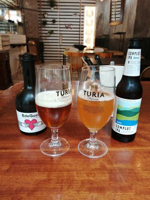 Cervezas at La Golosa Vegan Vurger in Barcelona