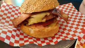 Hamburgessa Vei-kon at La Golosa Vegan Vurger in Barcelona