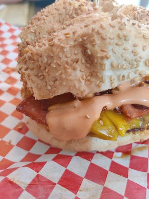 Hamburgesa Veikon at La Golosa Vegan Vurger in Barcelona