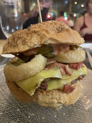 Classic onion  at La Golosa Vegan Vurger in Barcelona