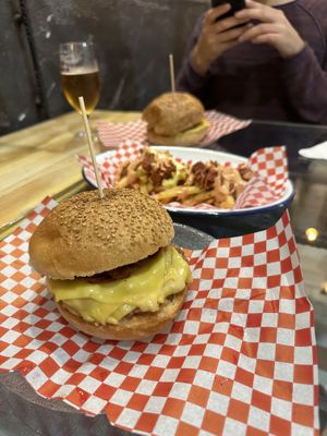 Hamburguesa Veikon con Fritas Veikon  at La Golosa Vegan Vurger in Barcelona