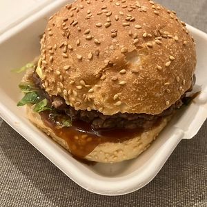 Hamburguesa con bacon vegetal  at La Golosa Vegan Vurger in Barcelona