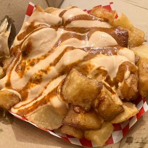 Patatas bravas con mayonesa vegana  at La Golosa Vegan Vurger in Barcelona