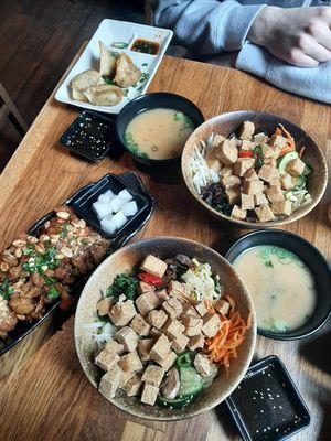 2x lunch deal fried dubu bibimbap including miso soup and soy-sesame sauce, 1x fried cauliflower wings, 1x yachae mandu at Kini in Hamburg
