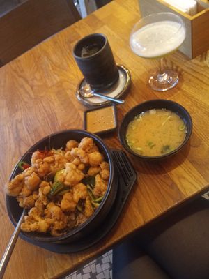 Cauliflower bowl, give soup and peanut soup. Also had Jasmine tea a d matcha Martini at Kini in Hamburg